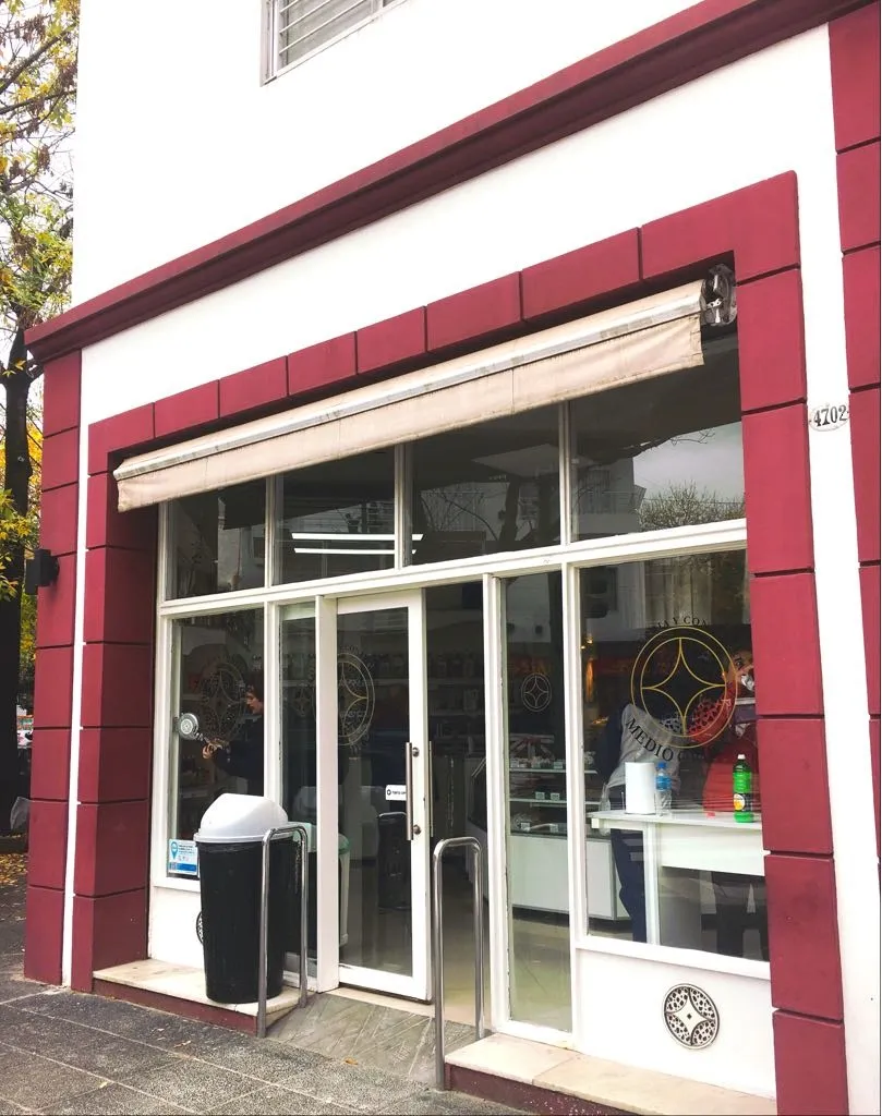 Panaderia y Confiteria Medio Oriente