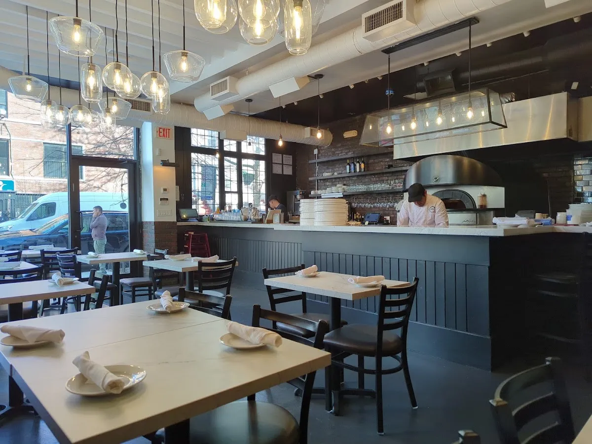 Biarritz Kosher Pizza and Wine Bar — foto 3