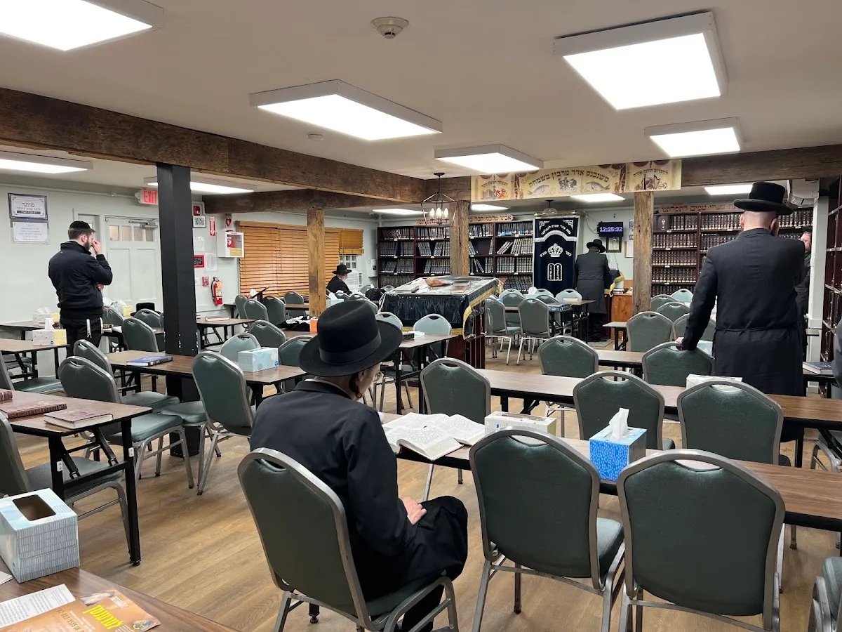 Bais Medrash Ohr Chaim (Scheiner's Shul) — photo 5
