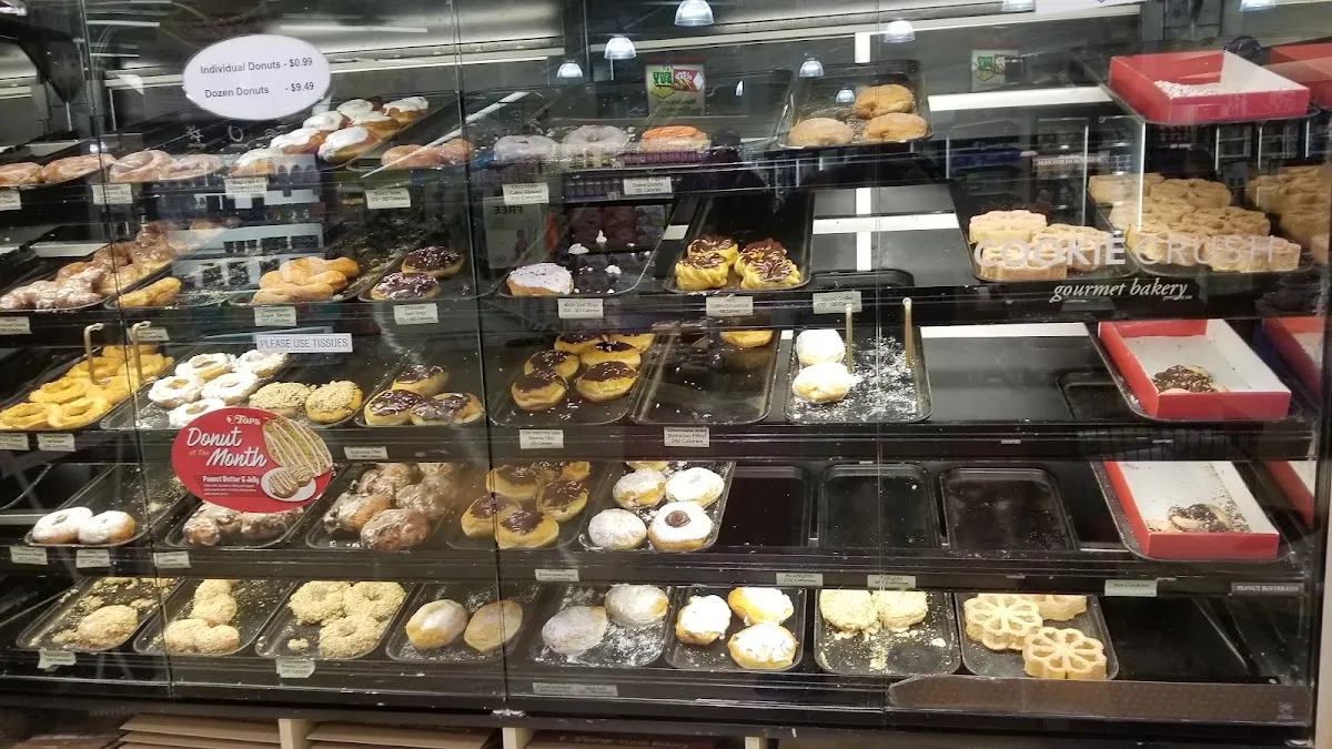 Bakery in Tops International Supermarket — foto 3