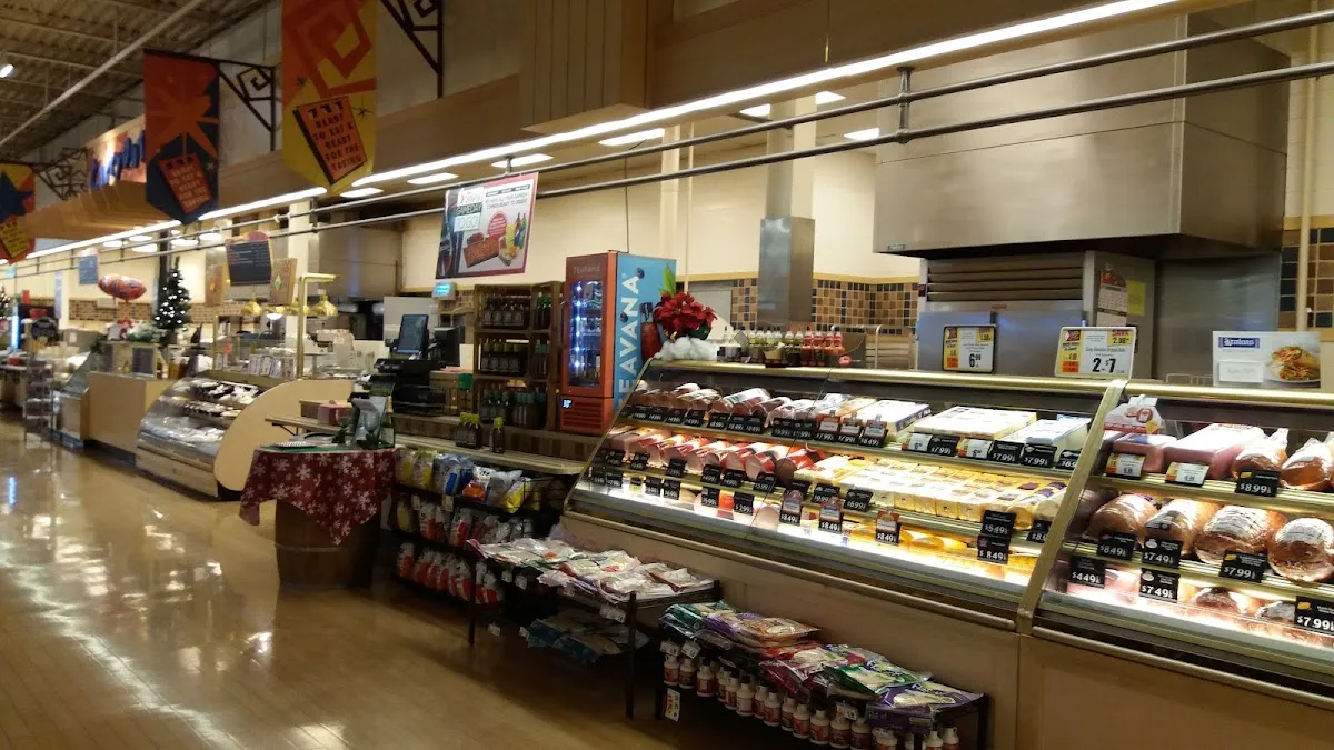 Bakery in Tops International Supermarket — foto 5