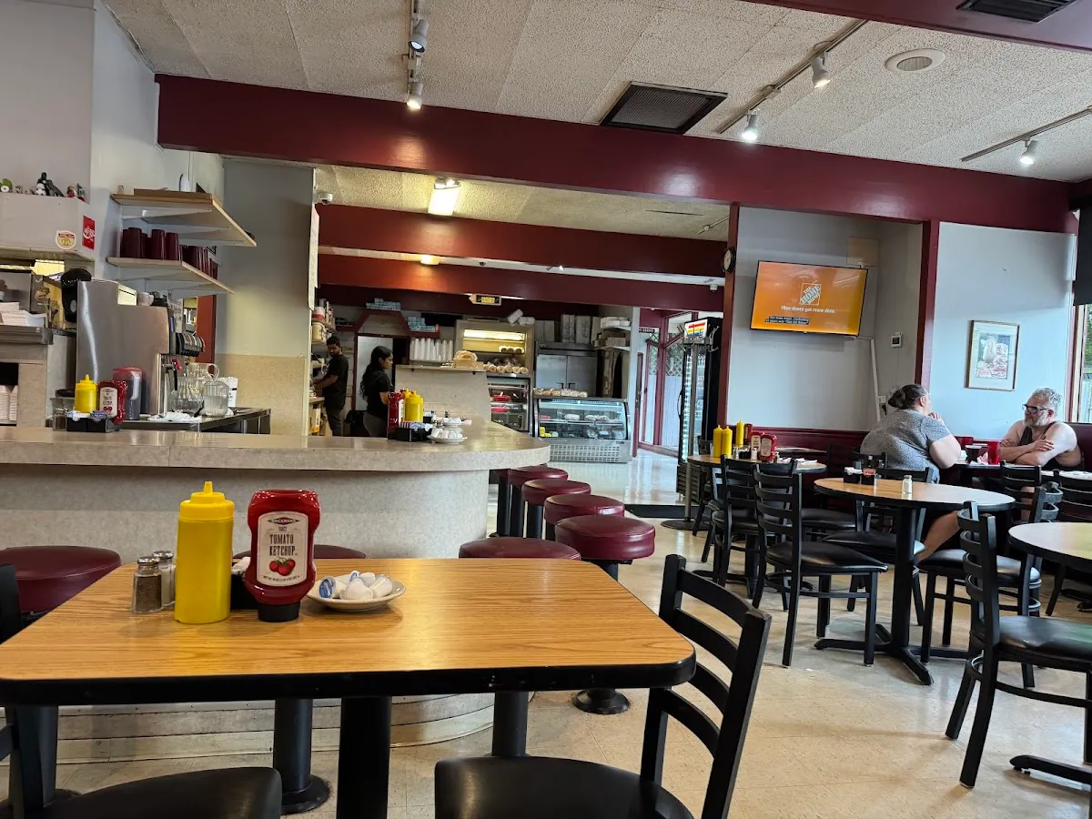Benji's Deli & Restaurant — photo 4