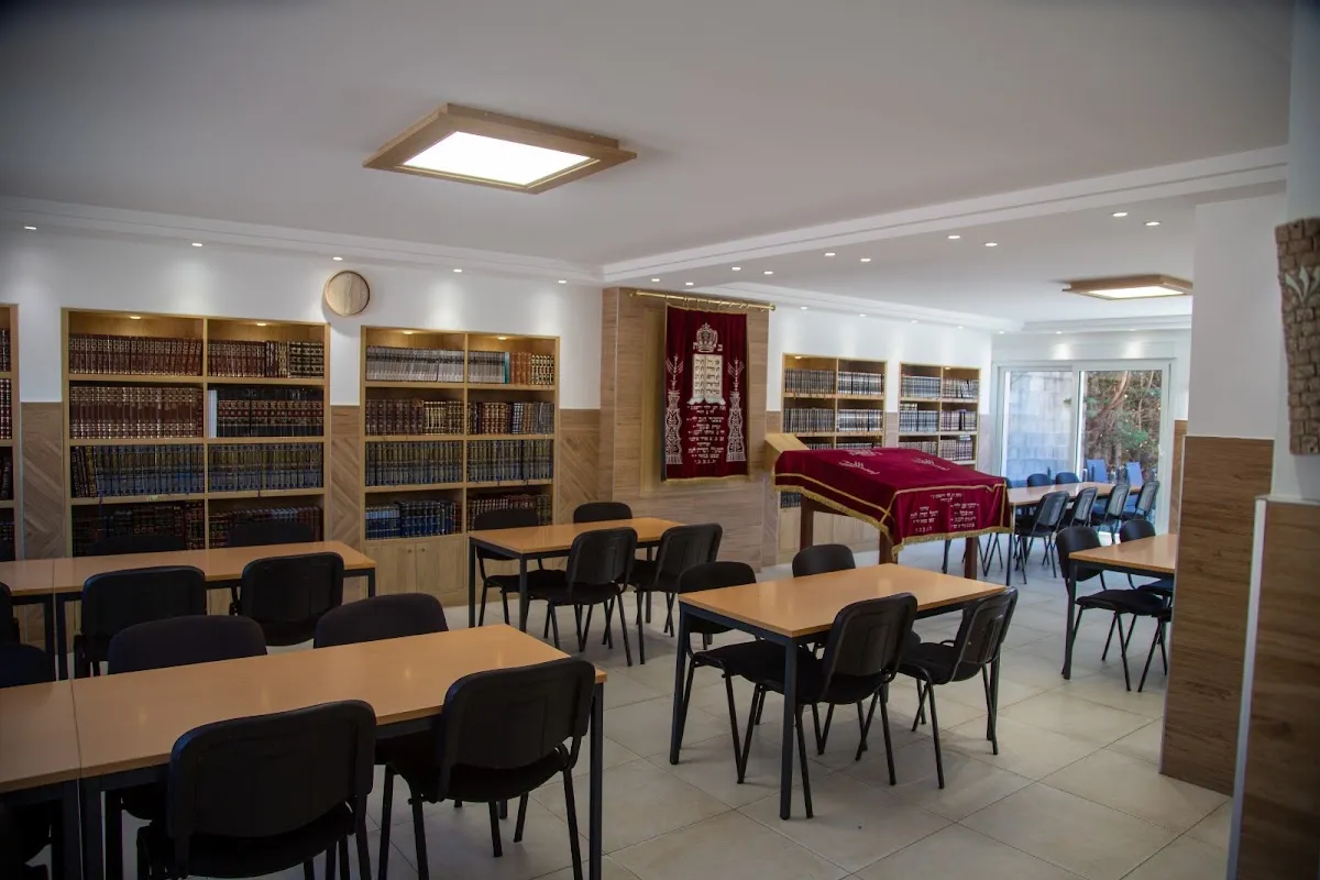 Beth Habad Lyon Villeurbanne - Chabad Lyon Villeurbanne - בית חב״ד ליובאוויטש ליון וילארבן — photo 2