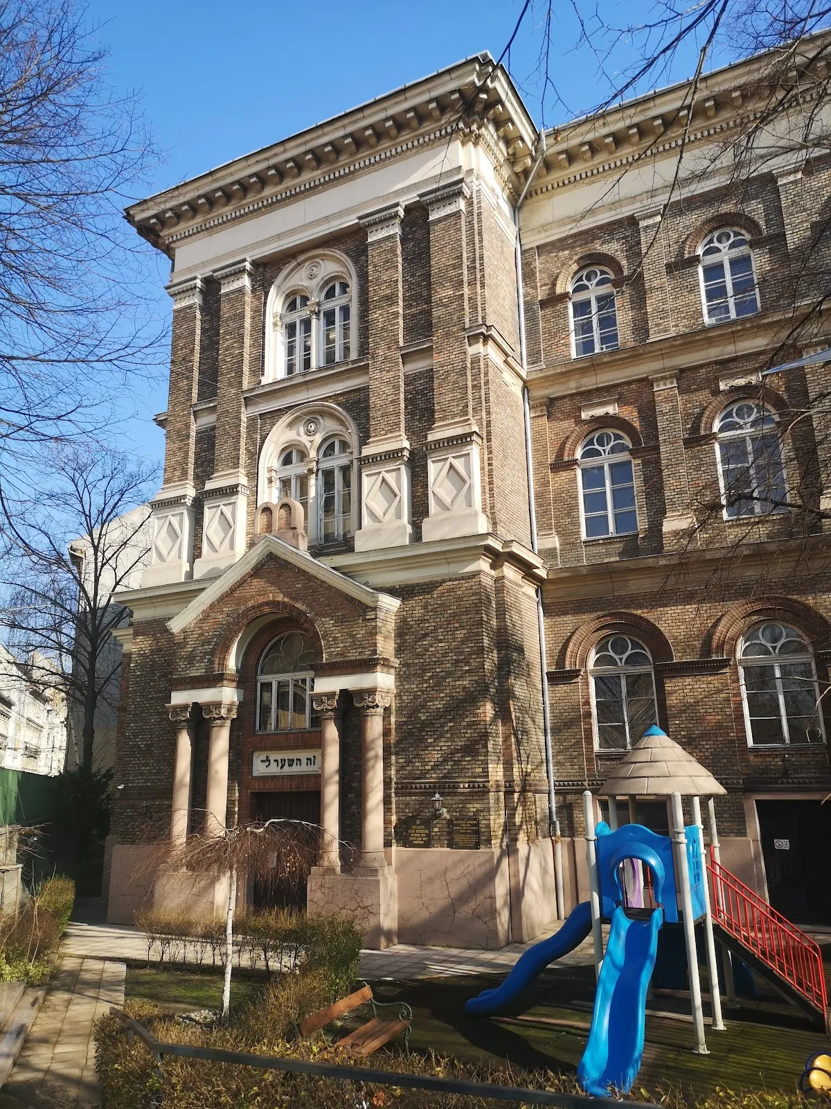 Bethlen Square Status-Quo Ante Synagogue, Budapest