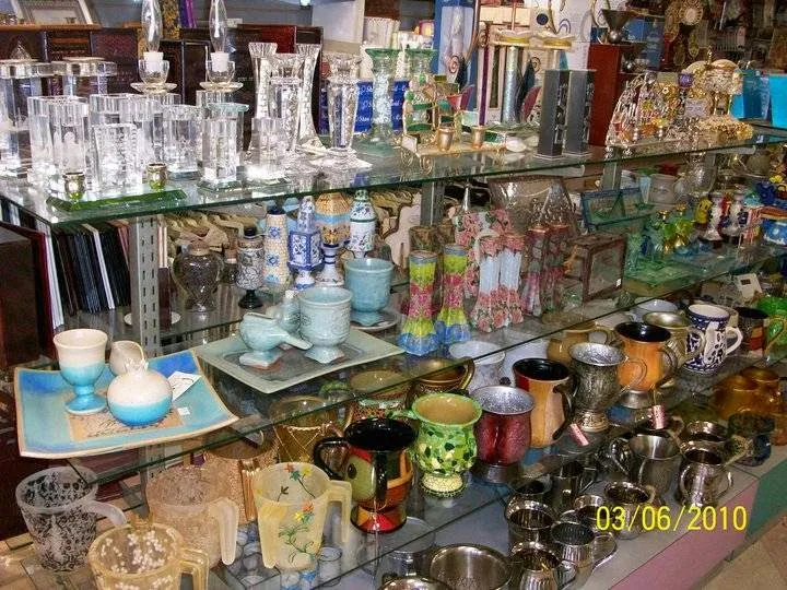Chabad on Fairfax/ Atara's Judaica, Books & Gifts — foto 4