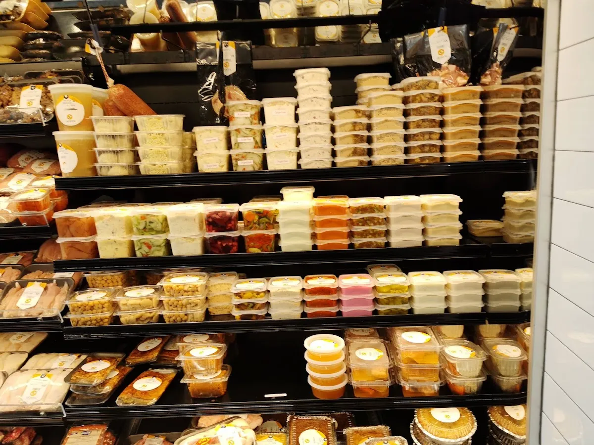 Continental Meat & Deli - Kosher Market — foto 3