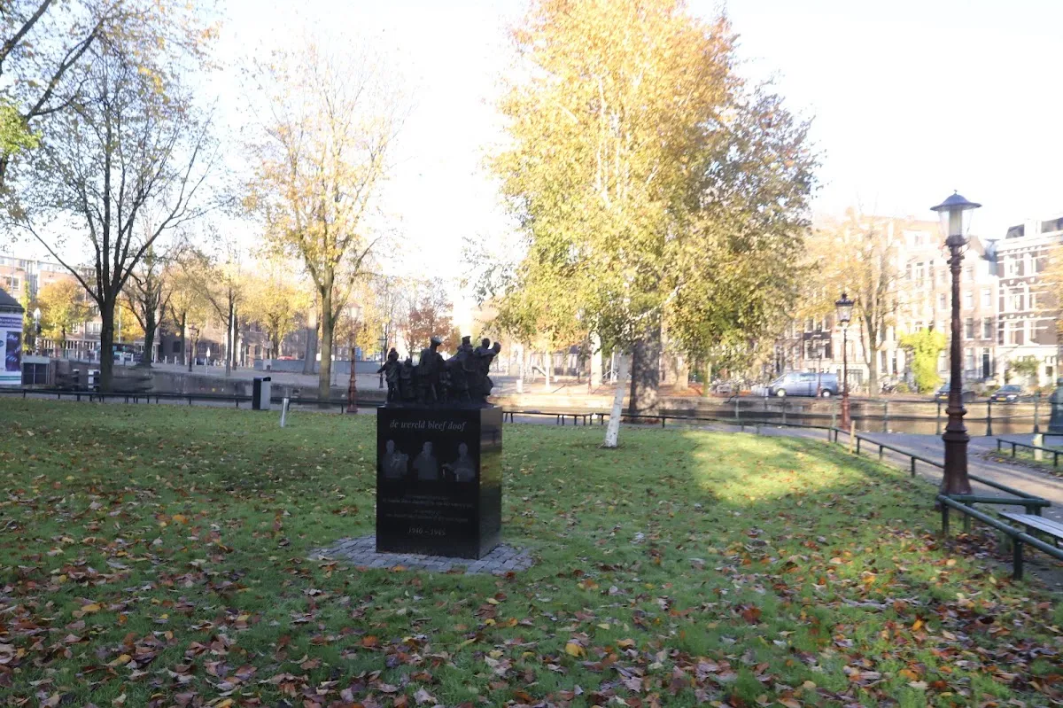 Deaf Memorial (In memory of the deaf Jewish victims of the Nazi regime 1940-1945) — photo 3