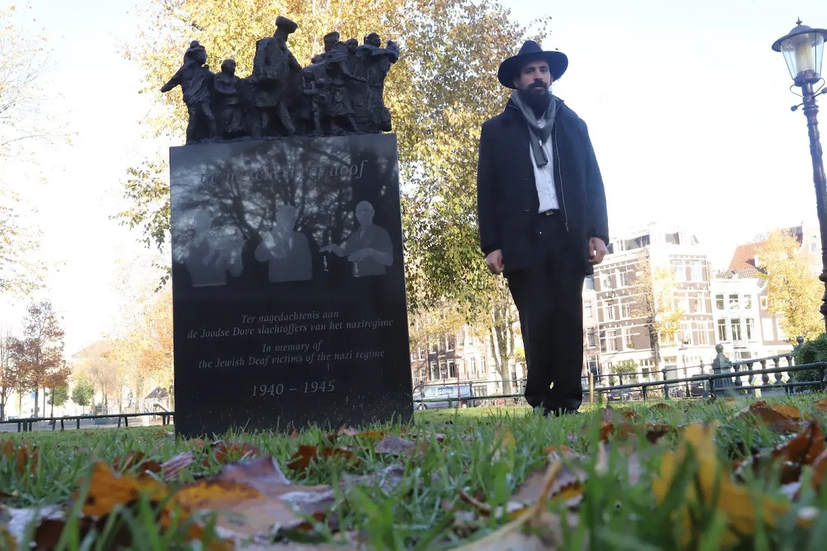 Deaf Memorial (In memory of the deaf Jewish victims of the Nazi regime 1940-1945) — photo 5