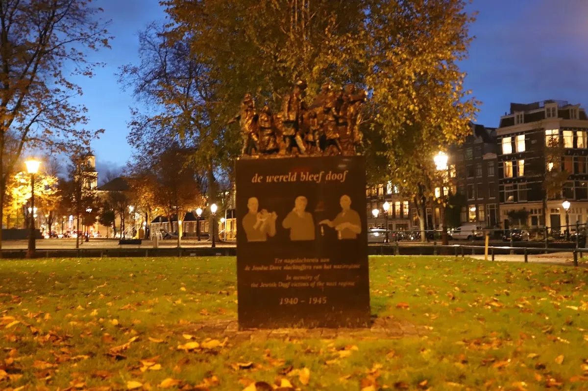 Deaf Memorial (In memory of the deaf Jewish victims of the Nazi regime 1940-1945) — photo 6