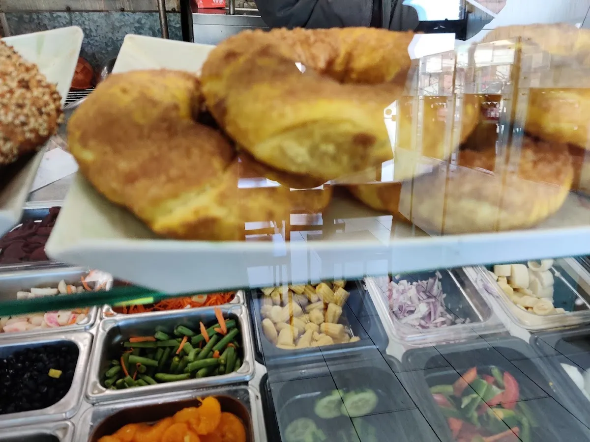 Fialkoff's Kosher Pizza at Poppy's Bagels — foto 3