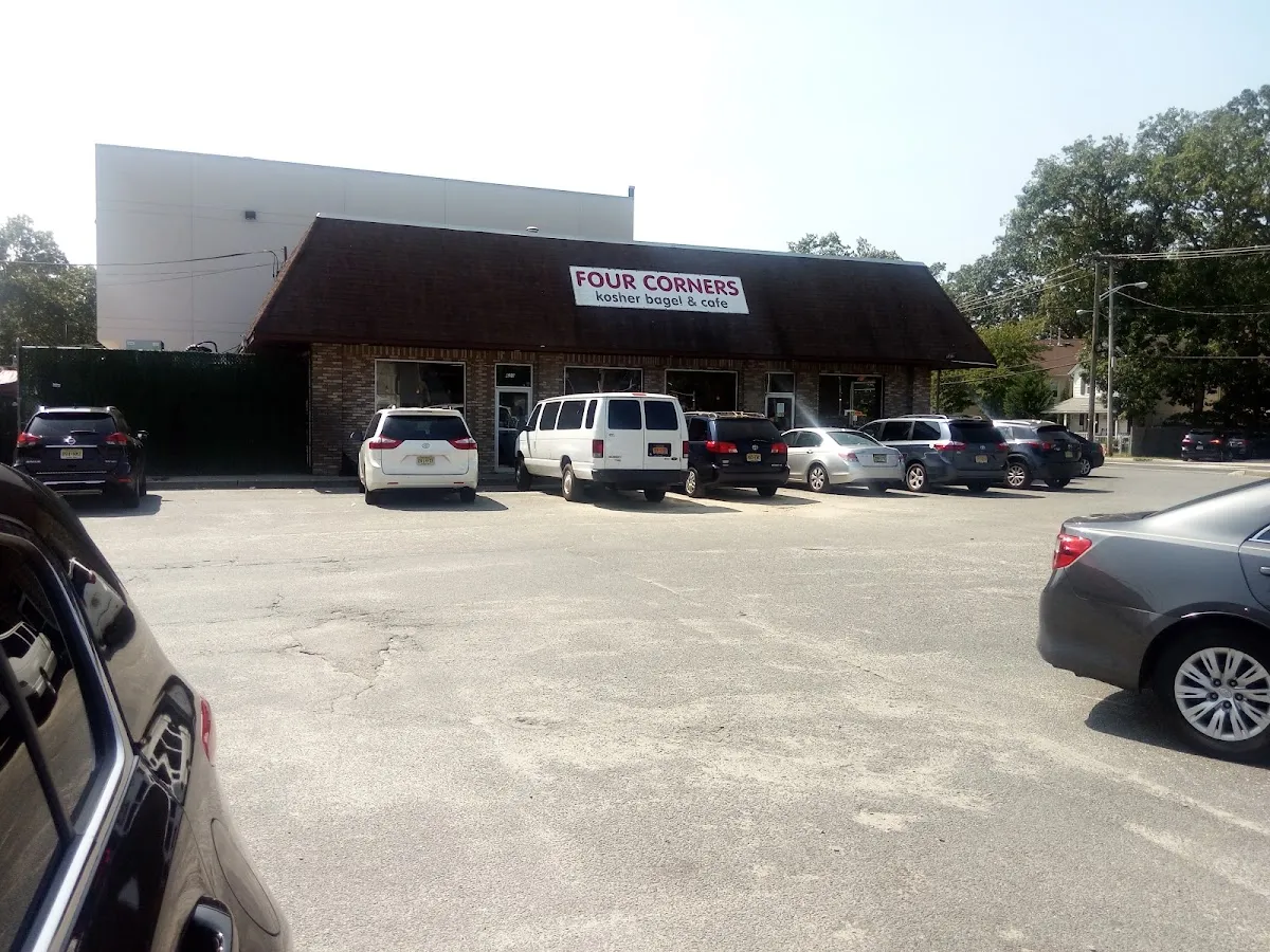 Four Corners Kosher Bagel & Cafe — photo 4