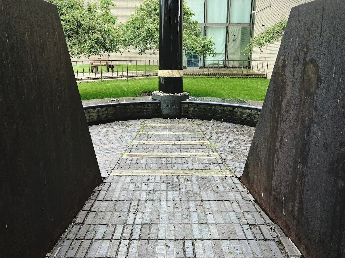Holocaust Education Resource Center — foto 3