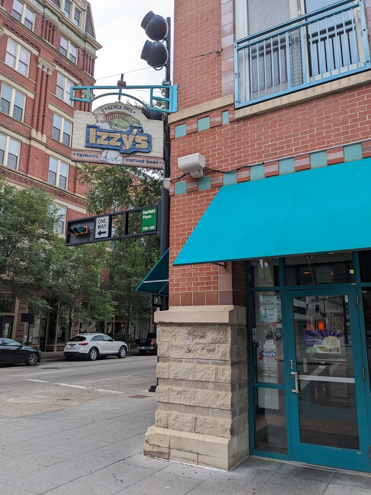 Izzy's Downtown — foto 4