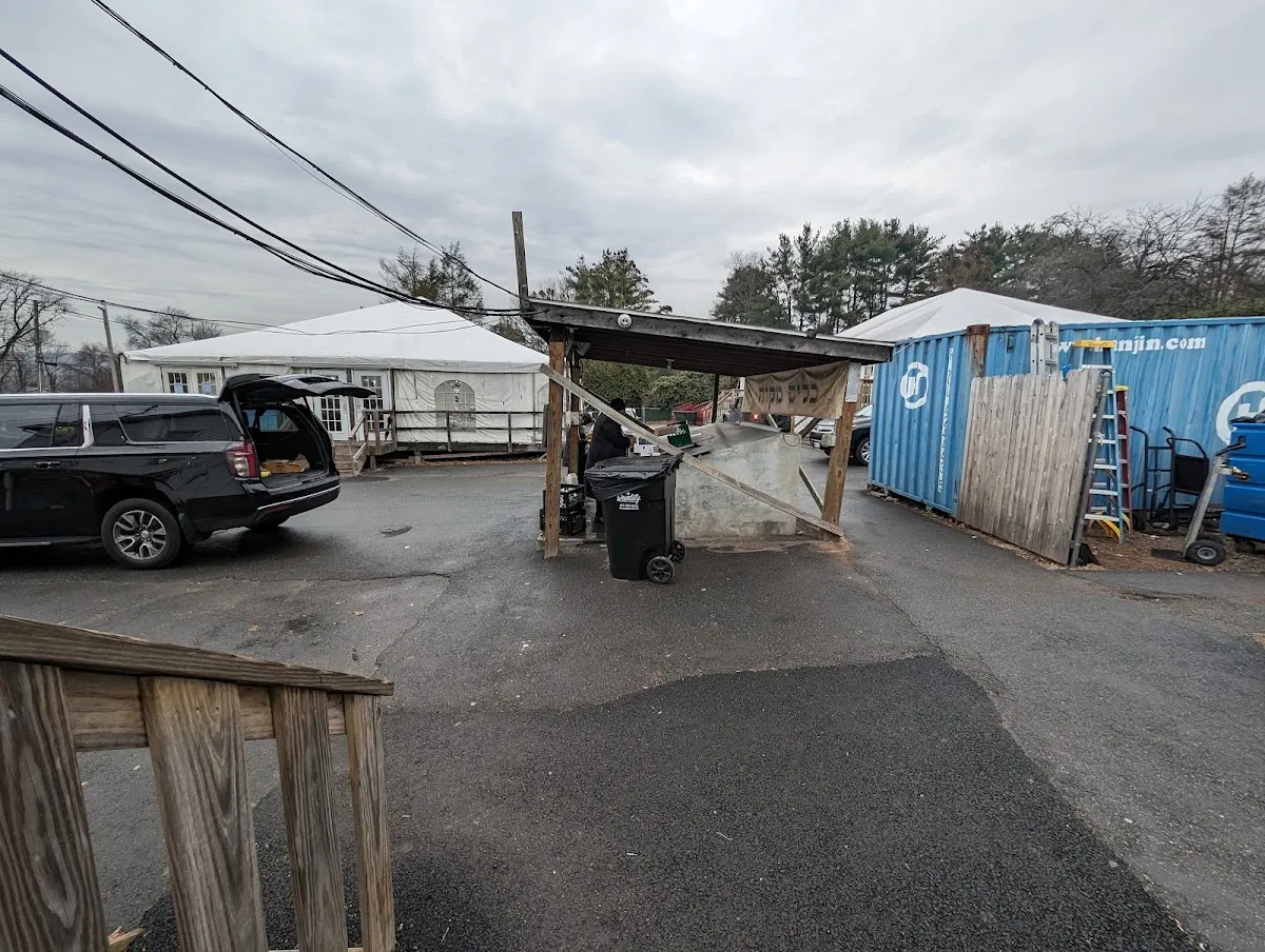 Keilim Mikvah at Scheiner's Shul — photo 4