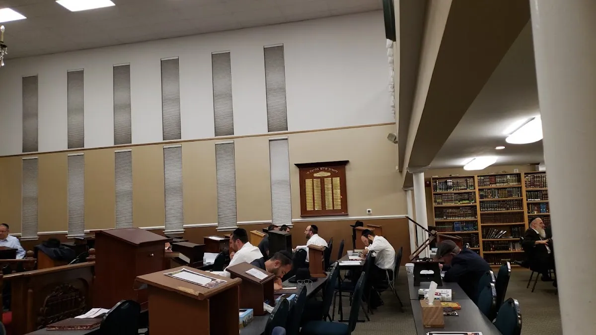 Khal Ahavas Yisroel Tzemach Tzedek — photo 2