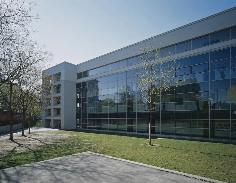 Lauder Chabad Campus