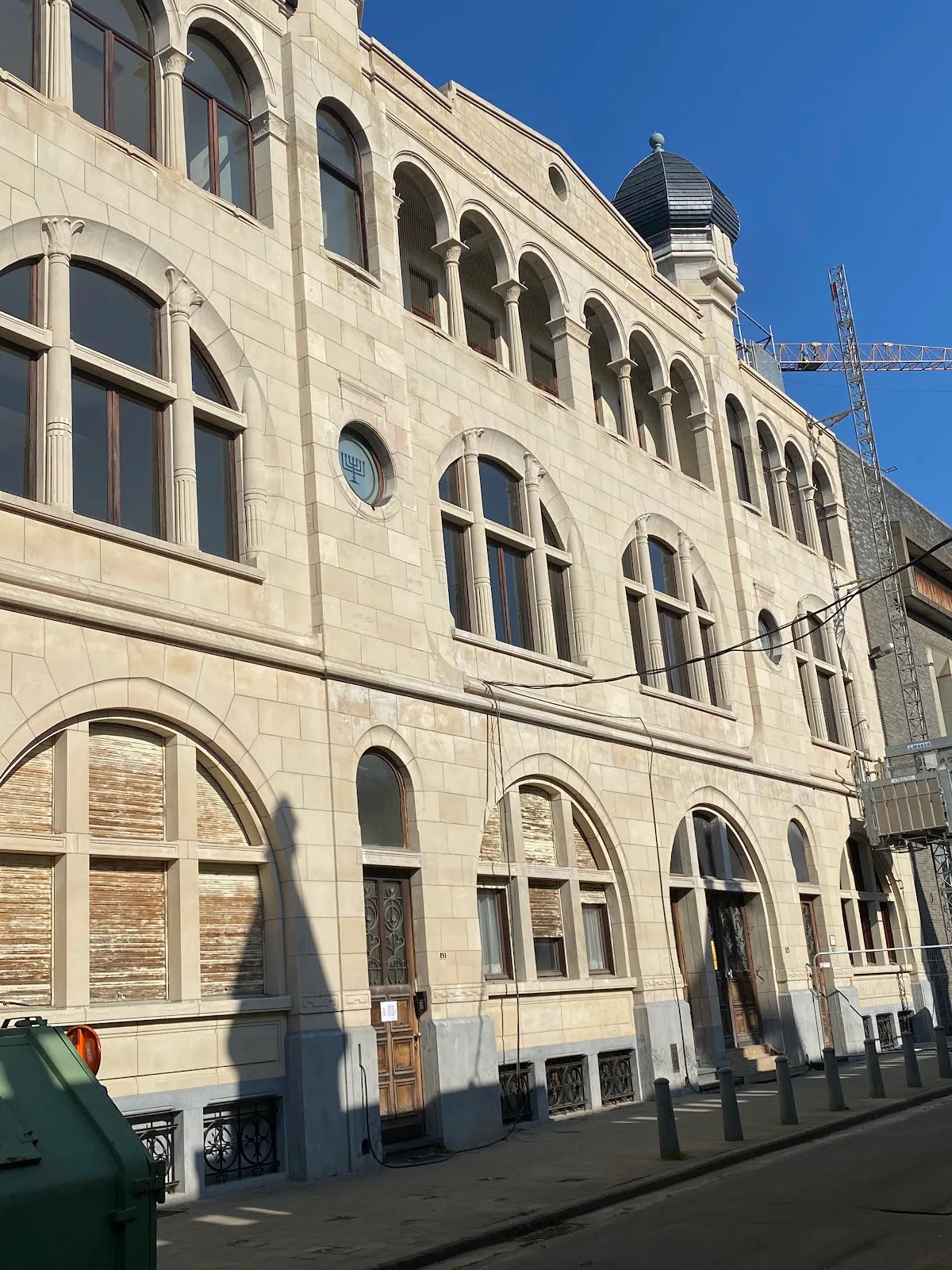 Machzikei Hadas Oosten Shul