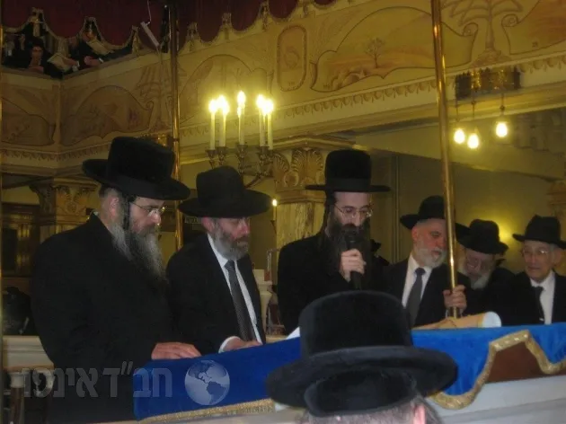 Machzikei Hadas Oosten Shul — foto 3
