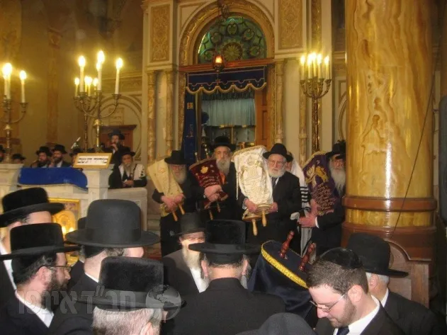 Machzikei Hadas Oosten Shul — foto 4