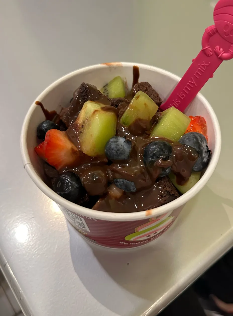 Menchie's Frozen Yogurt — photo 3