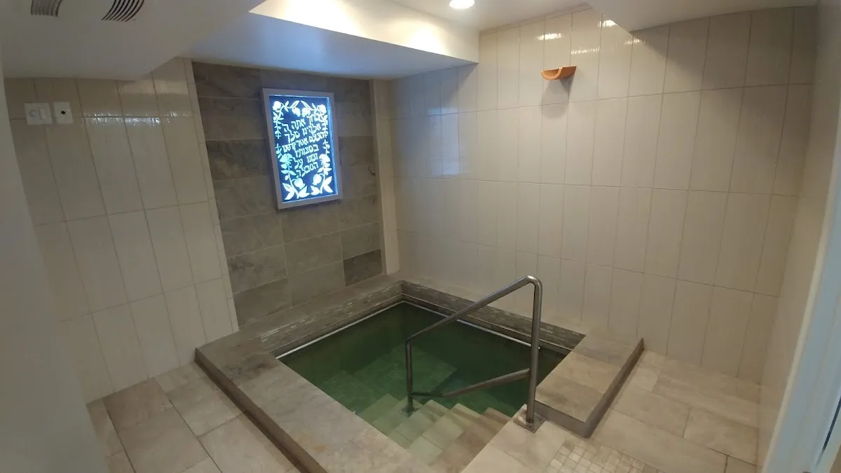 Mikvah Ateres Yisroel