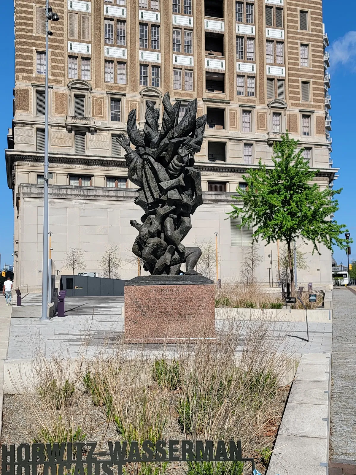 Monument to Six Million Jewish Martyrs — foto 3