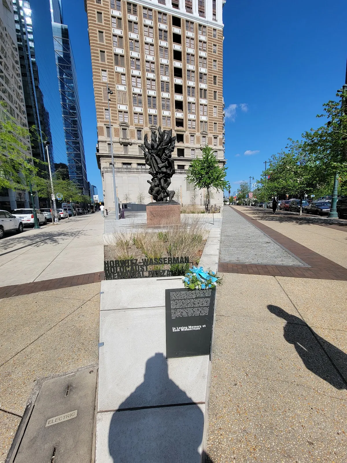 Monument to Six Million Jewish Martyrs — foto 6