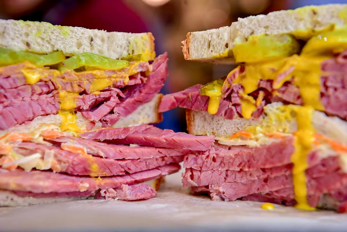 Reubens Deli & Restaurant — foto 3