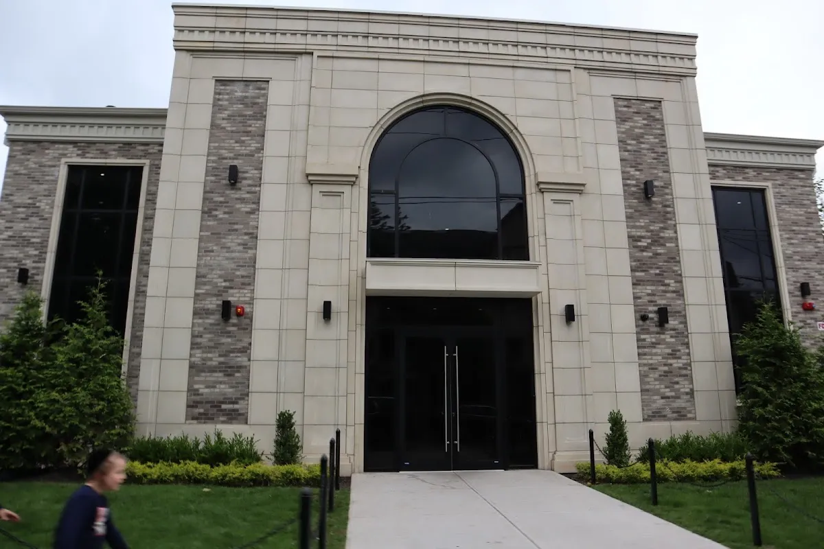 Sanz Klausenburg Shul