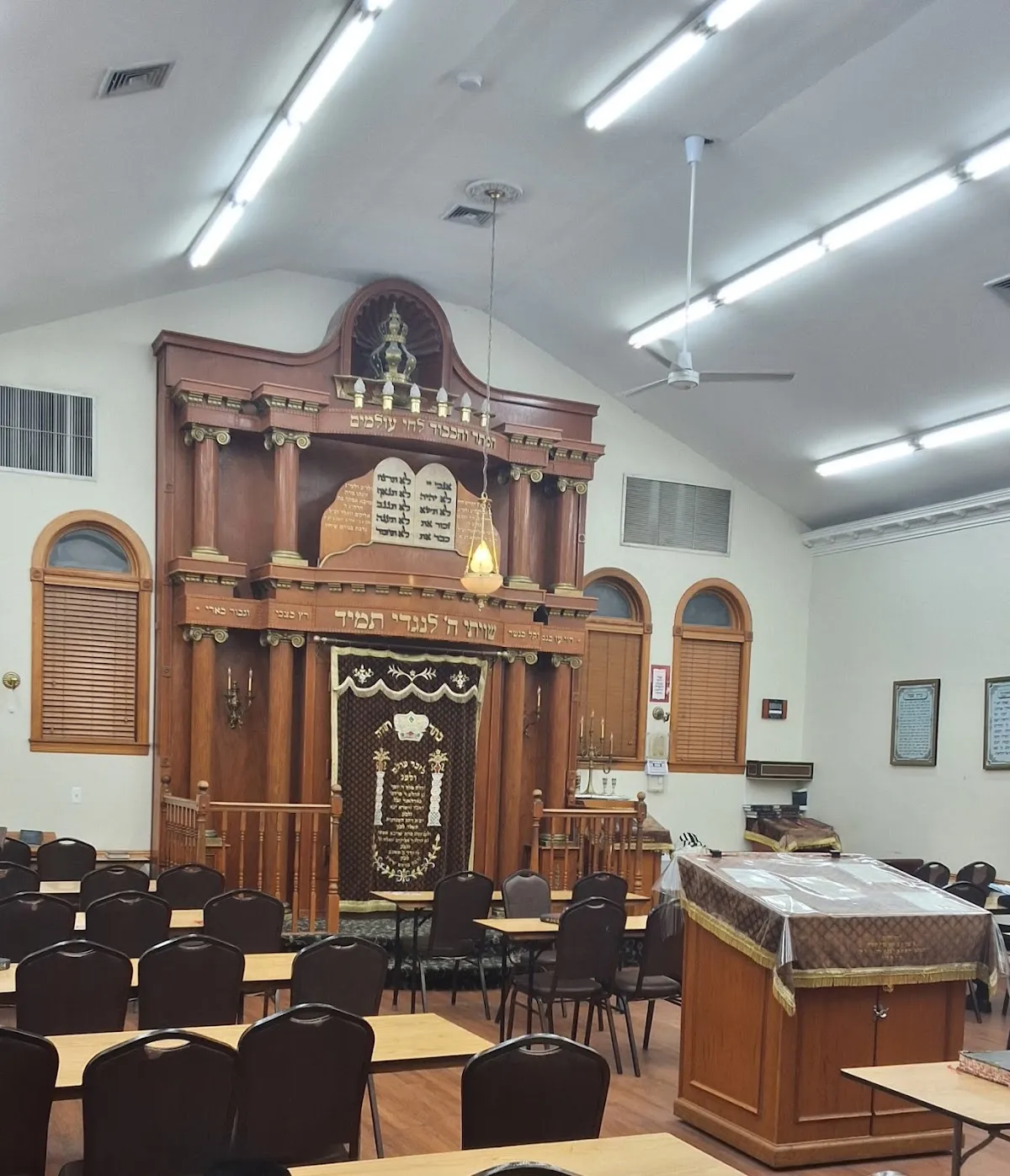 Satmar main shul in lakewood