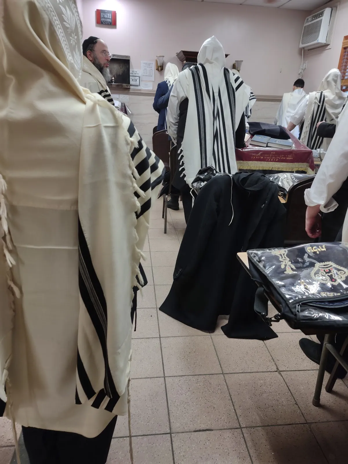 Satmar main shul in lakewood — photo 5
