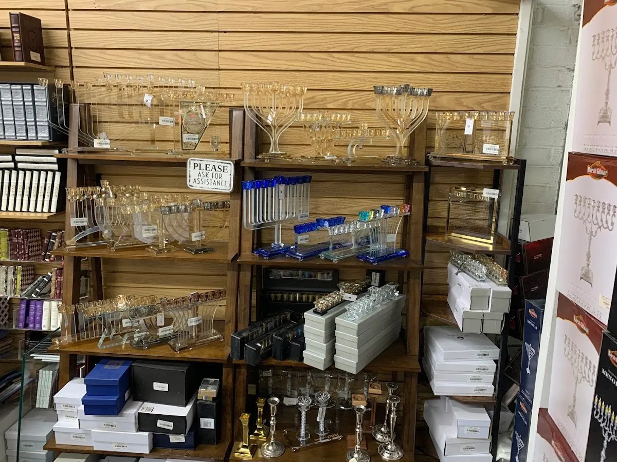 Shabsi's Judaica Center — foto 5