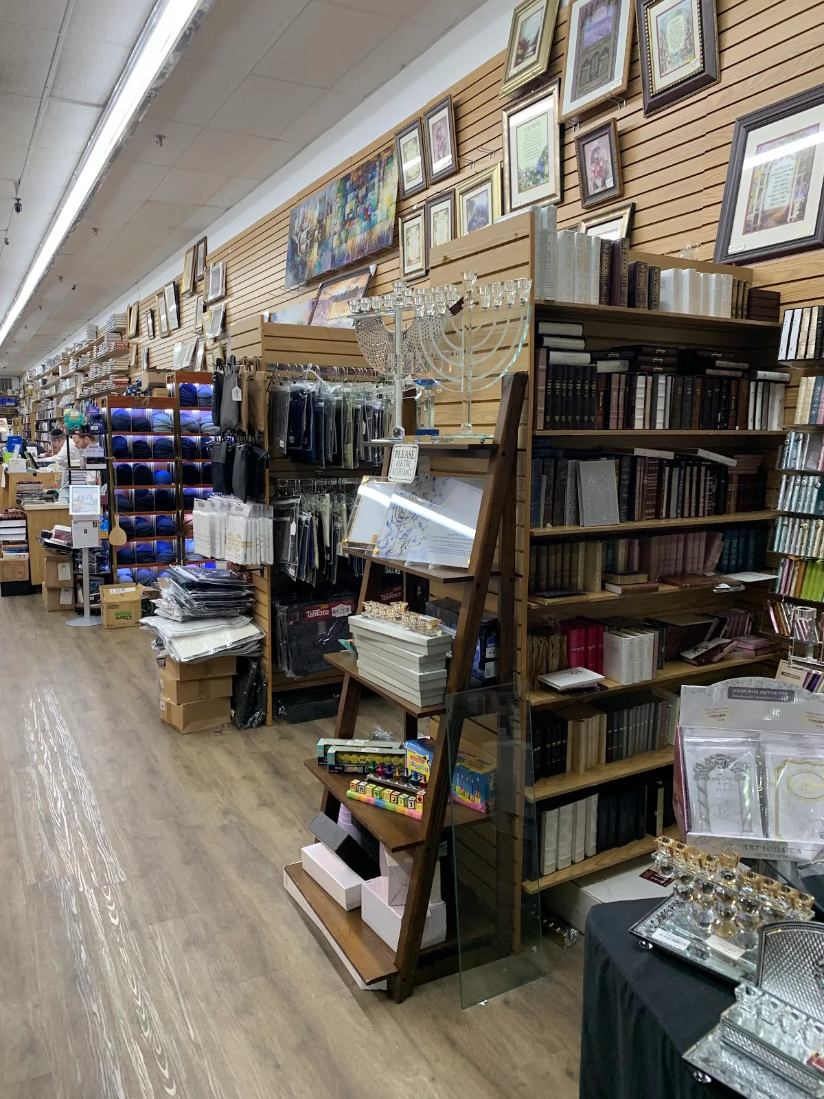 Shabsi's Judaica Center — foto 6