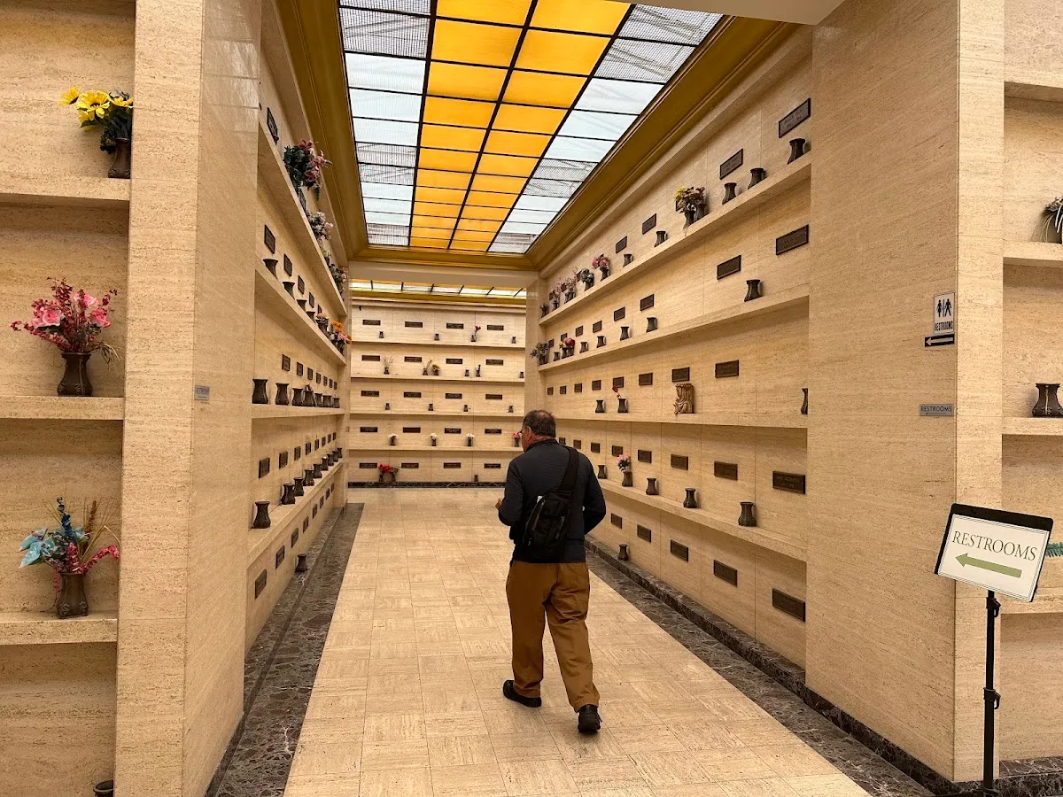 Sinai Memorial | Home of Eternity Cemetery & Mausoleum — foto 4