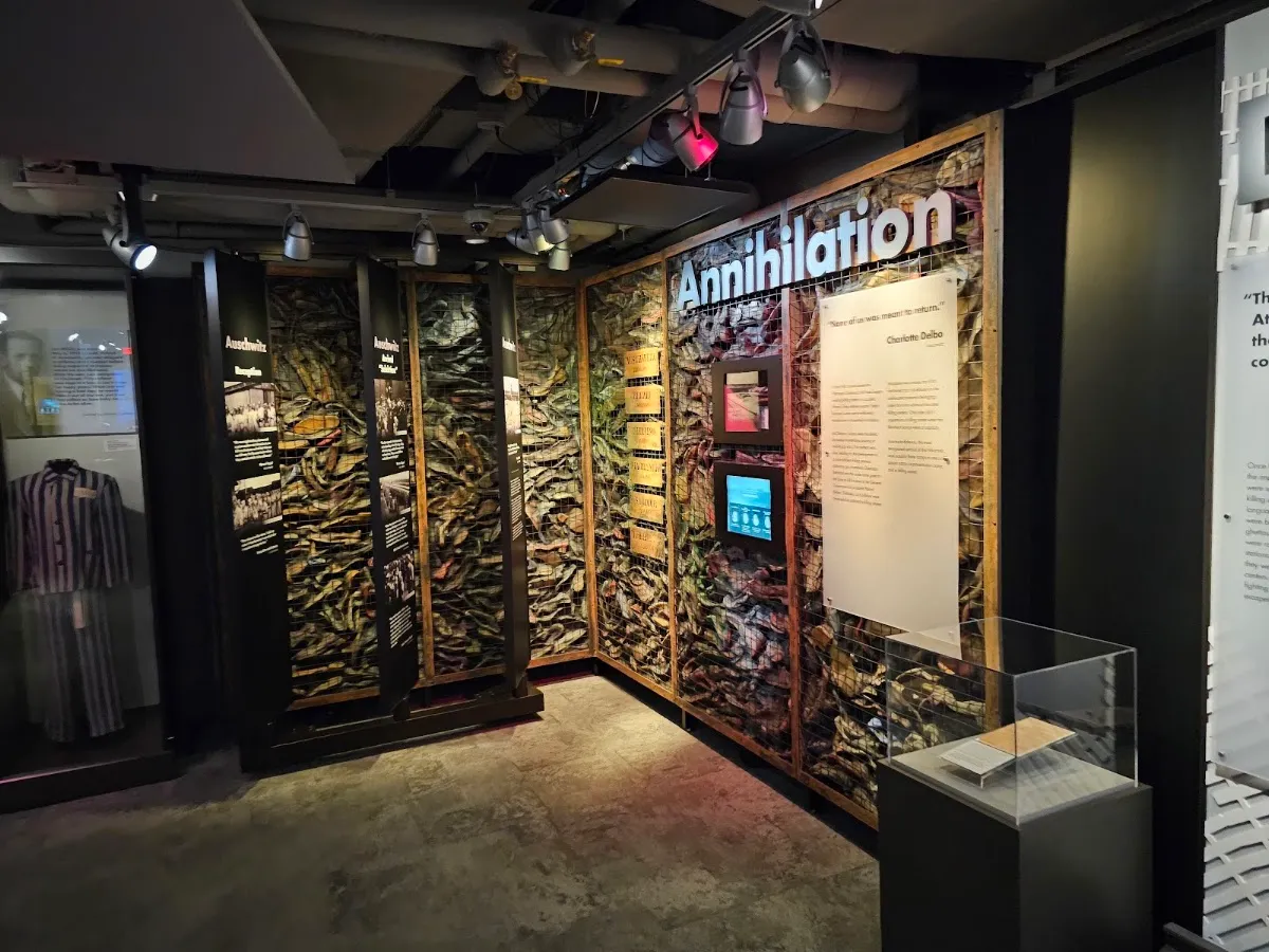 The Nancy and David Wolf Holocaust & Humanity Center — foto 3