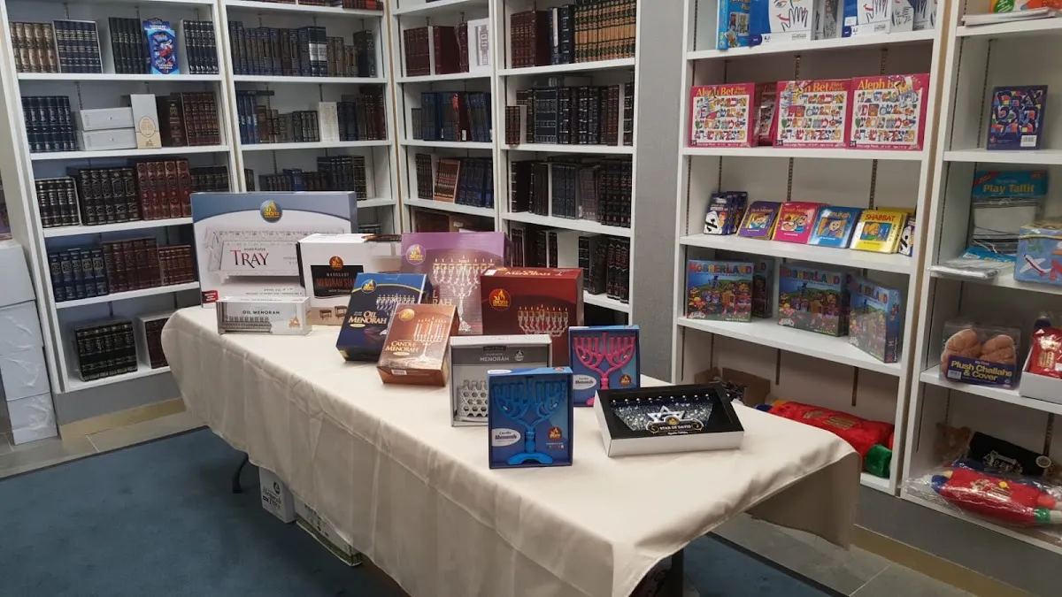 The Seforim Nook - Baltimore's Judaica Spot — foto 2