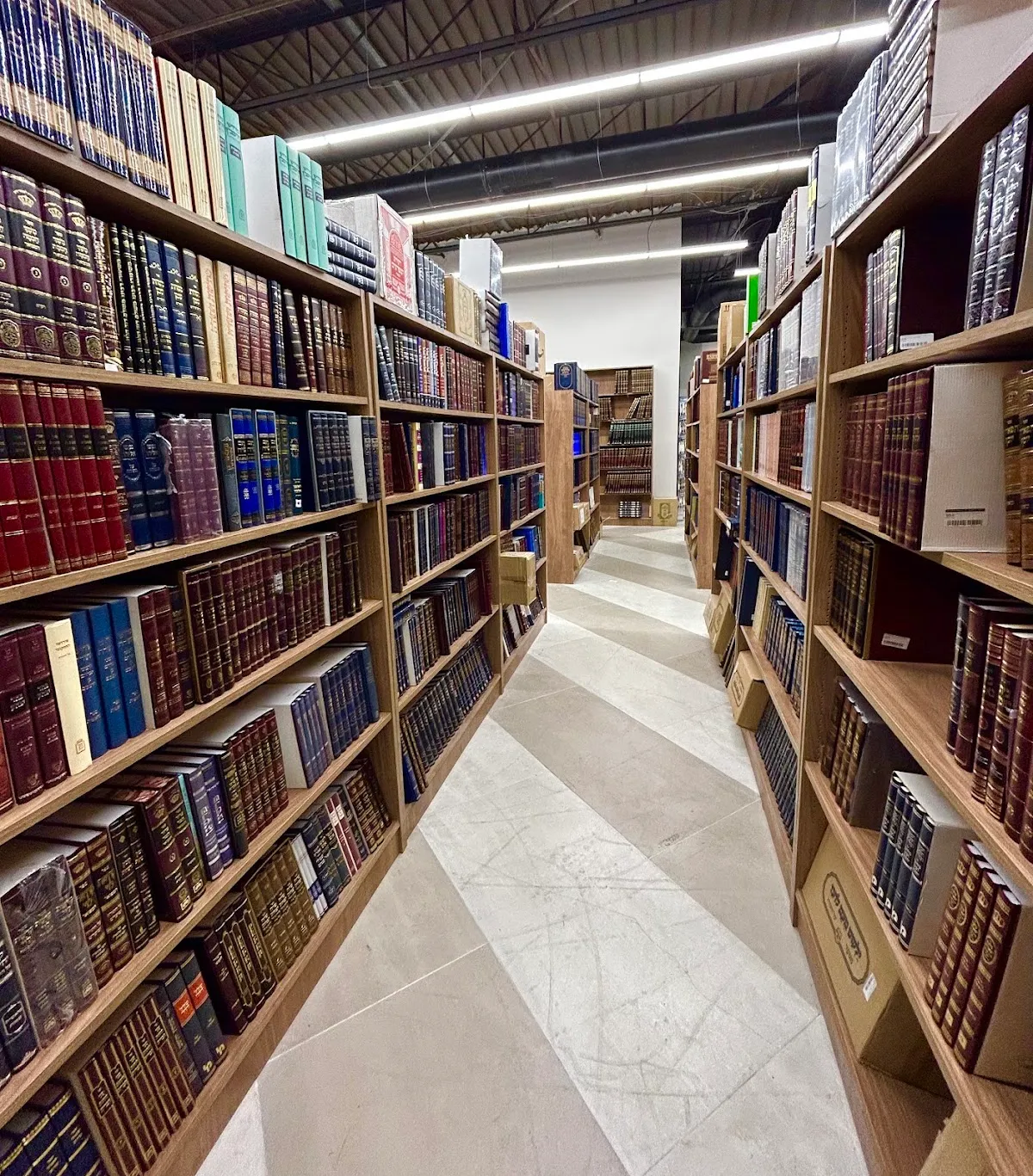 The Seforim Nook - Baltimore's Judaica Spot — foto 5
