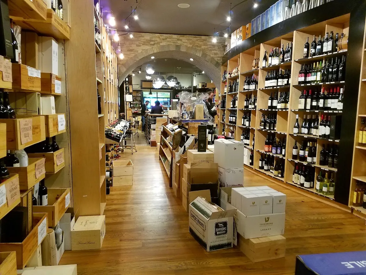 The Wine Cave - Kosher Wine & Spirits — foto 2