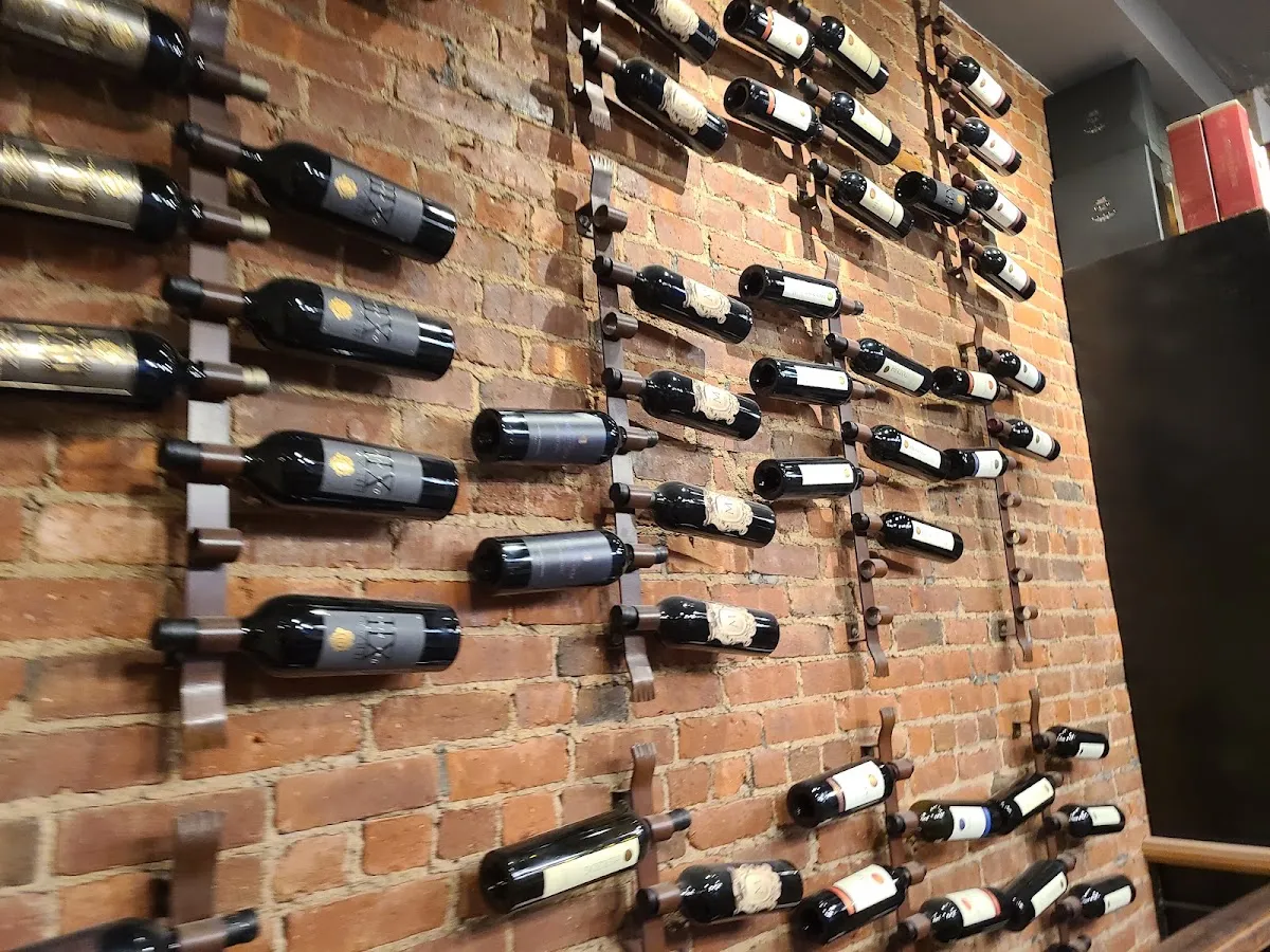 The Wine Cave - Kosher Wine & Spirits — foto 3