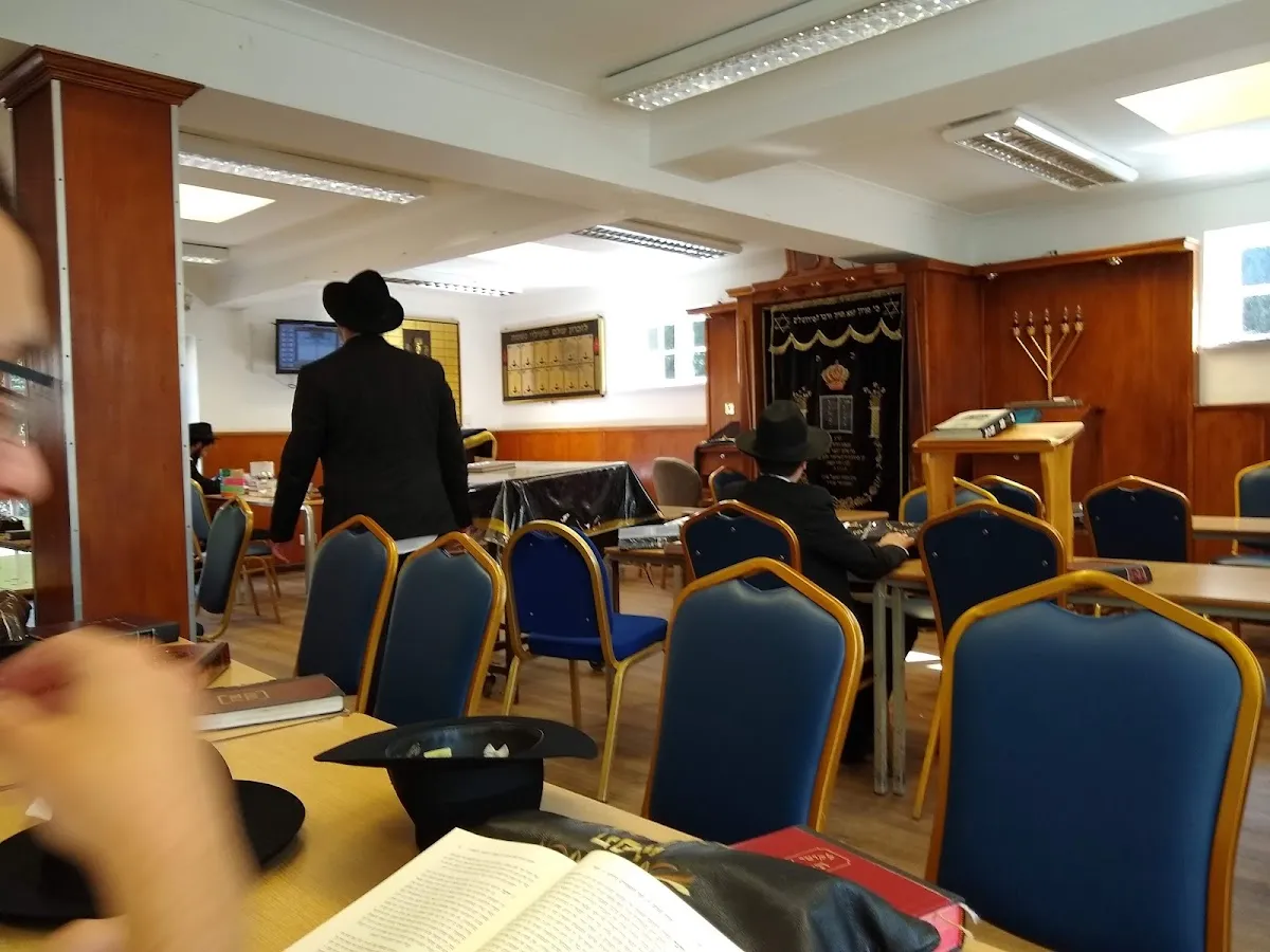 Yeshiva Gedolah Lubavitch London — photo 2