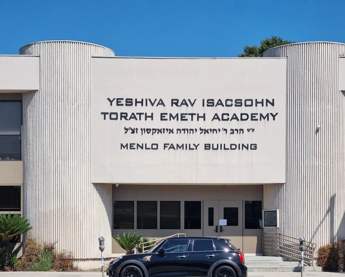 Yeshiva Rav Isacsohn / Toras Emes Academy Office & Boys Junior High — foto 2