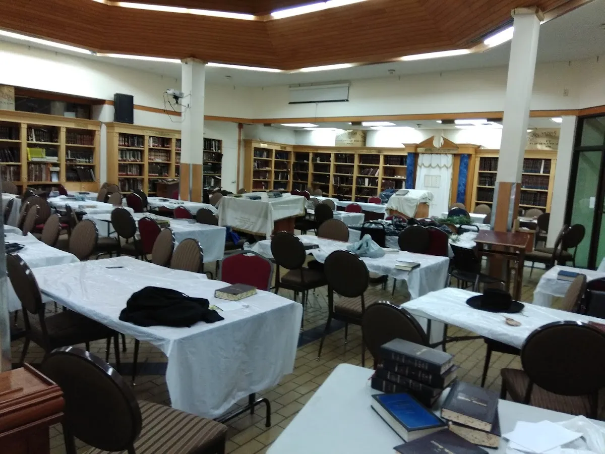 Yeshivas Lubavitch Toronto — photo 3