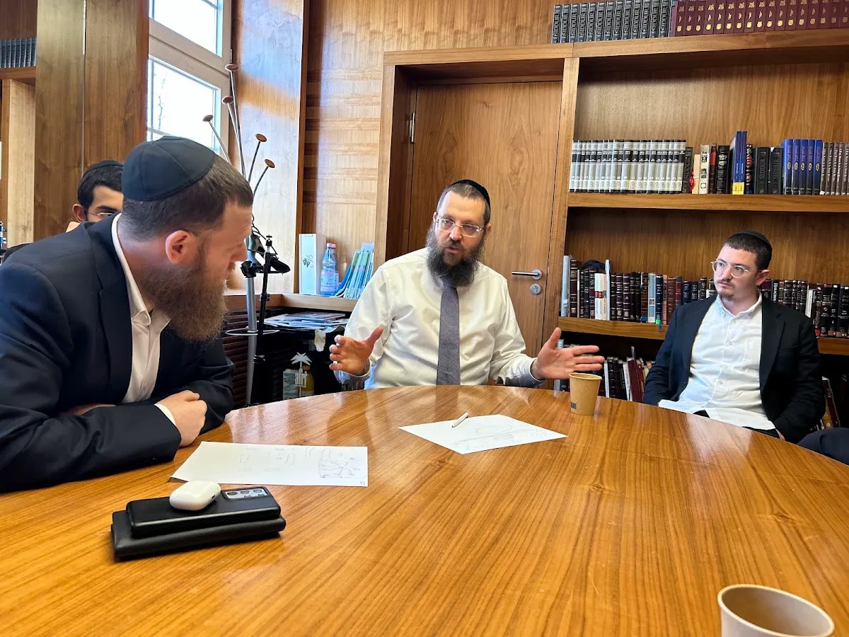 Zentrale Synagoge - Chabad Berlin Synagogue - בית כנסת ובית חב"ד המרכזי ברלין — foto 2