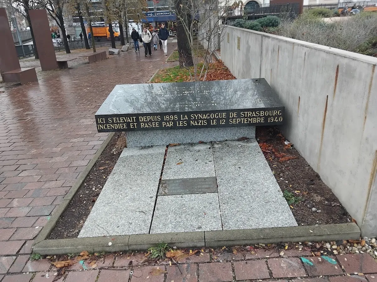 Square de l'Ancienne Synagogue — photo 2