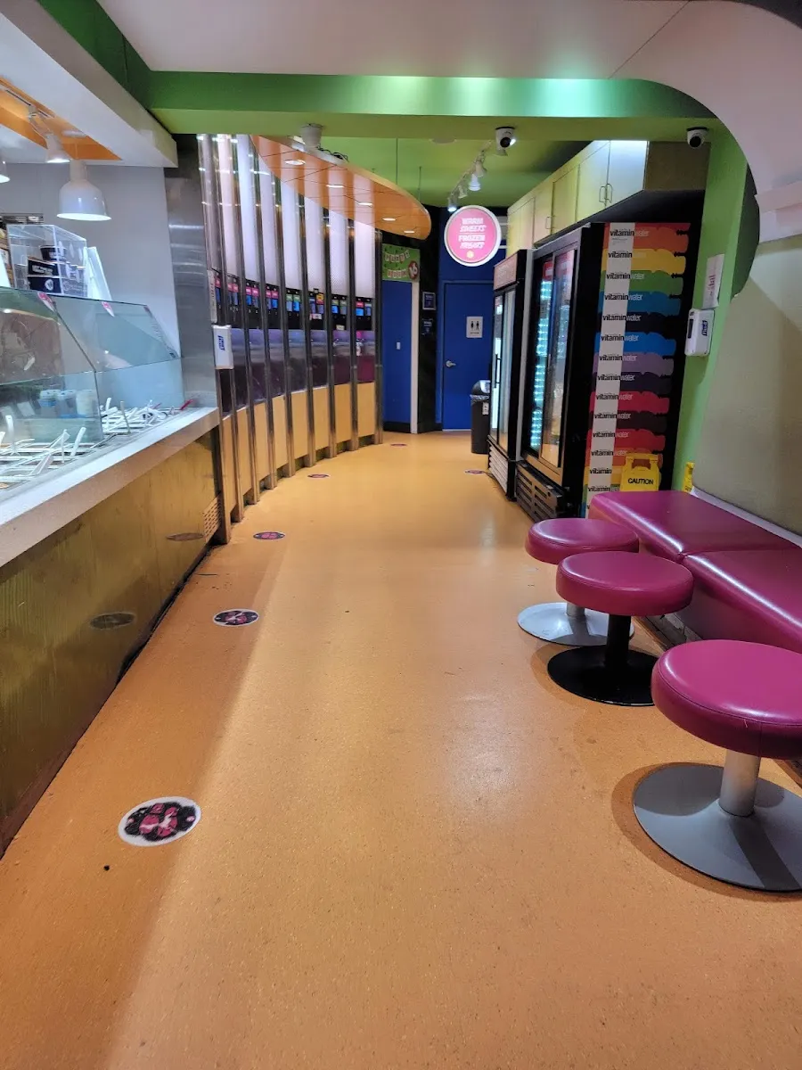 16 Handles (Upper East Side) — photo 4