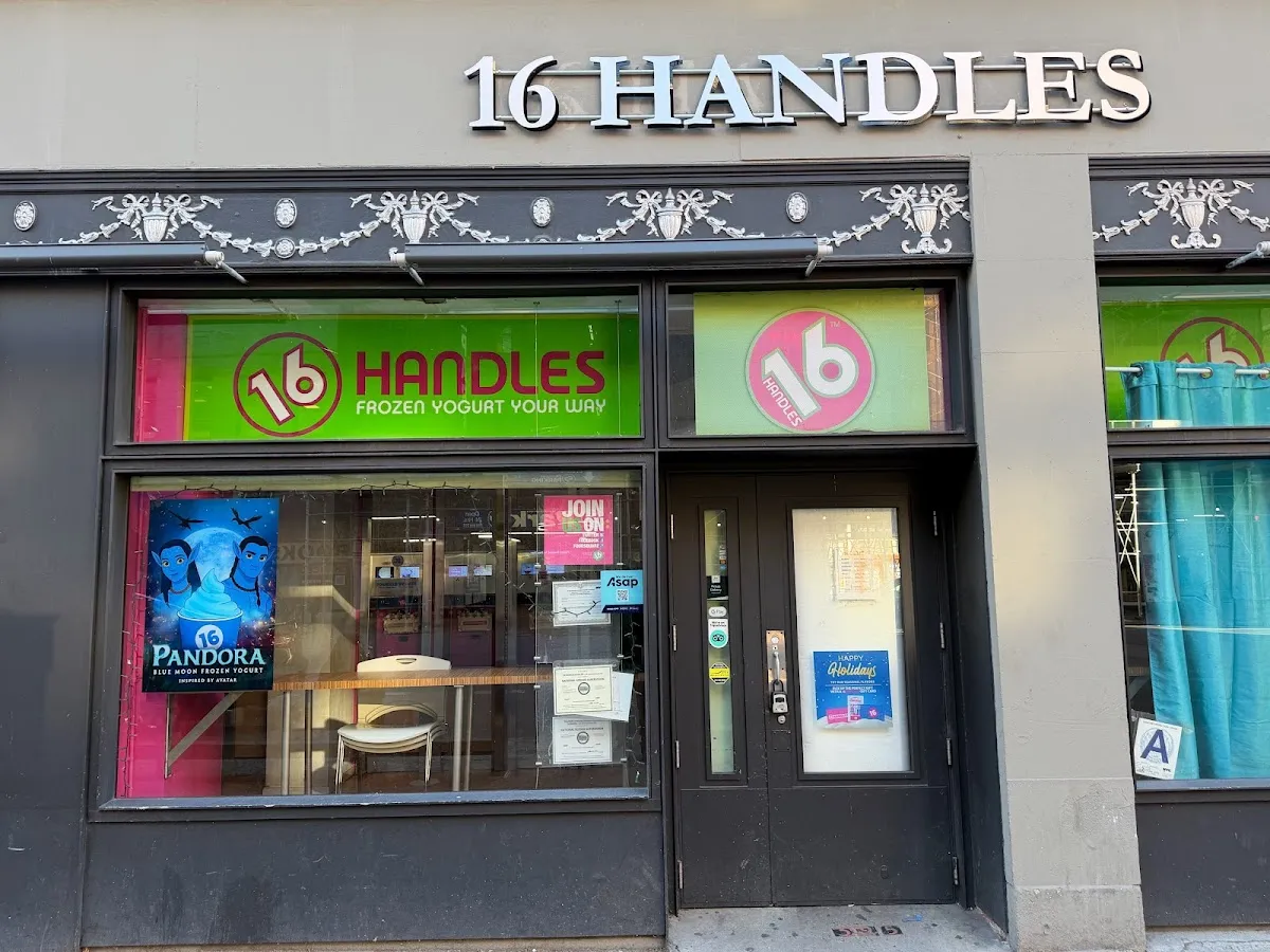 16 Handles (Upper West Side) — photo 5