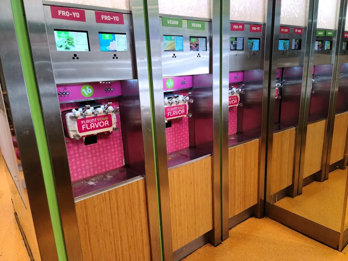 16 Handles (Upper West Side) — photo 7