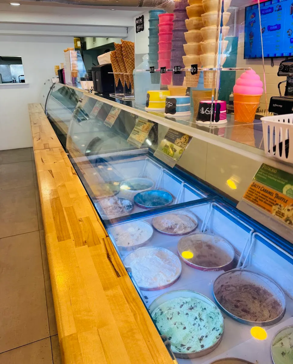 3 Scoops Ice Cream and Cafe — foto 7