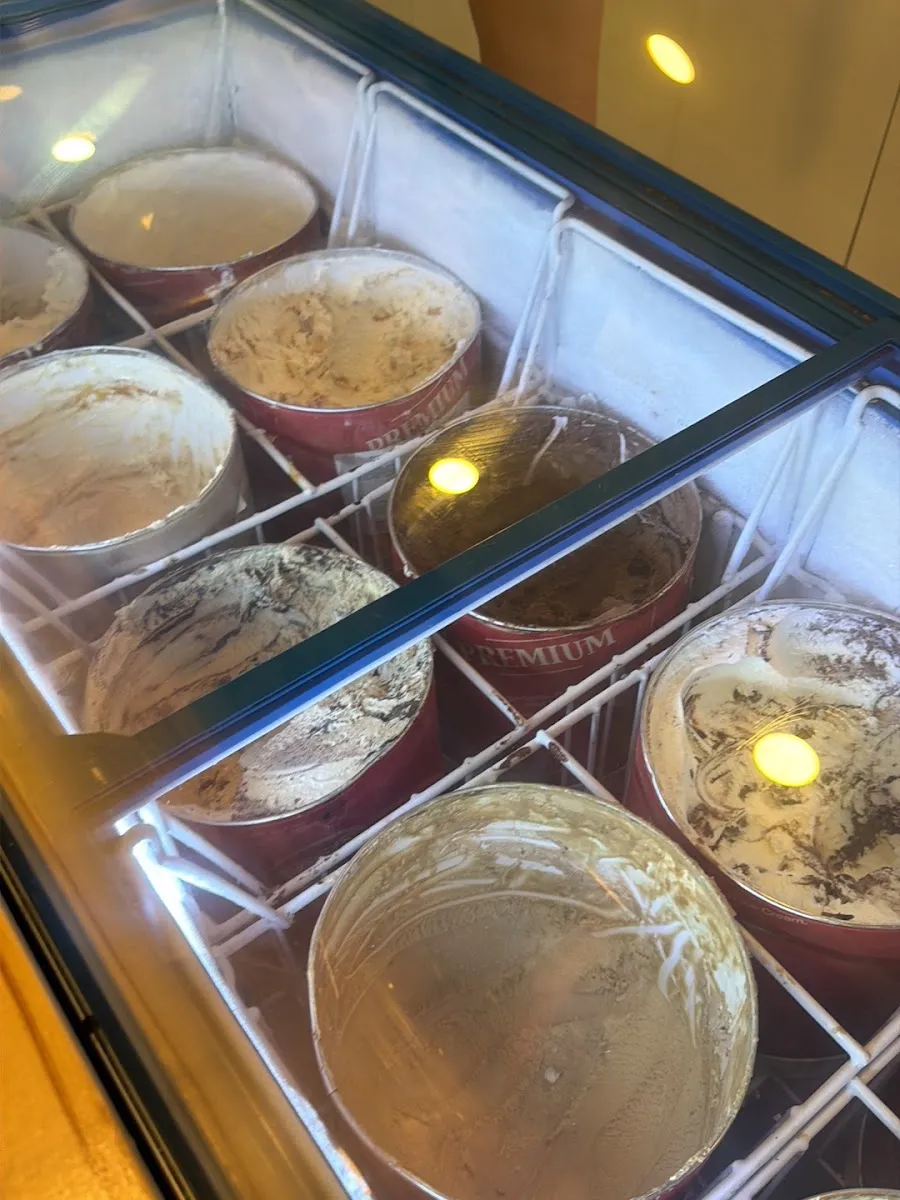 3 Scoops Ice Cream and Cafe — foto 10