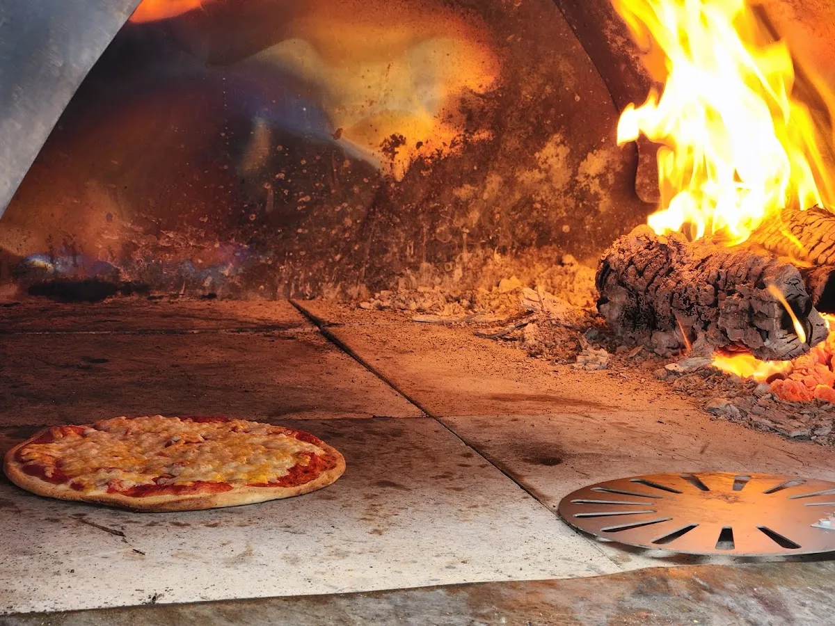 AA Pizza on Wheels — foto 3